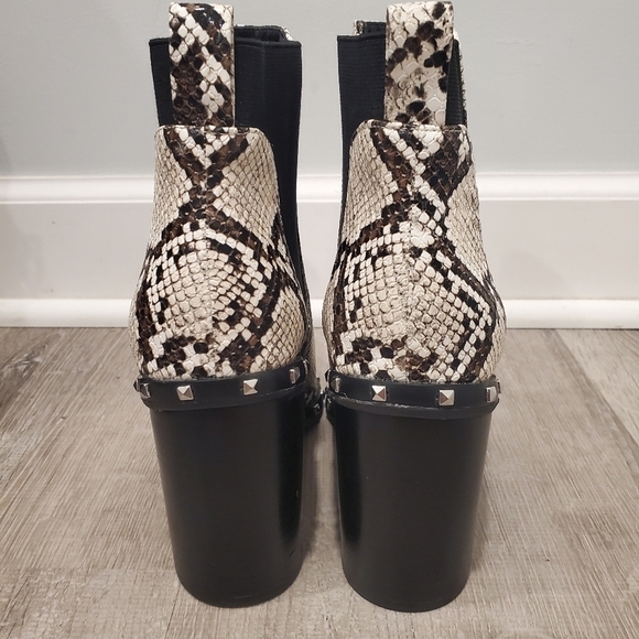 NEW Charles By Charles David Dodger Ankle Boot - Picture 4 of 8